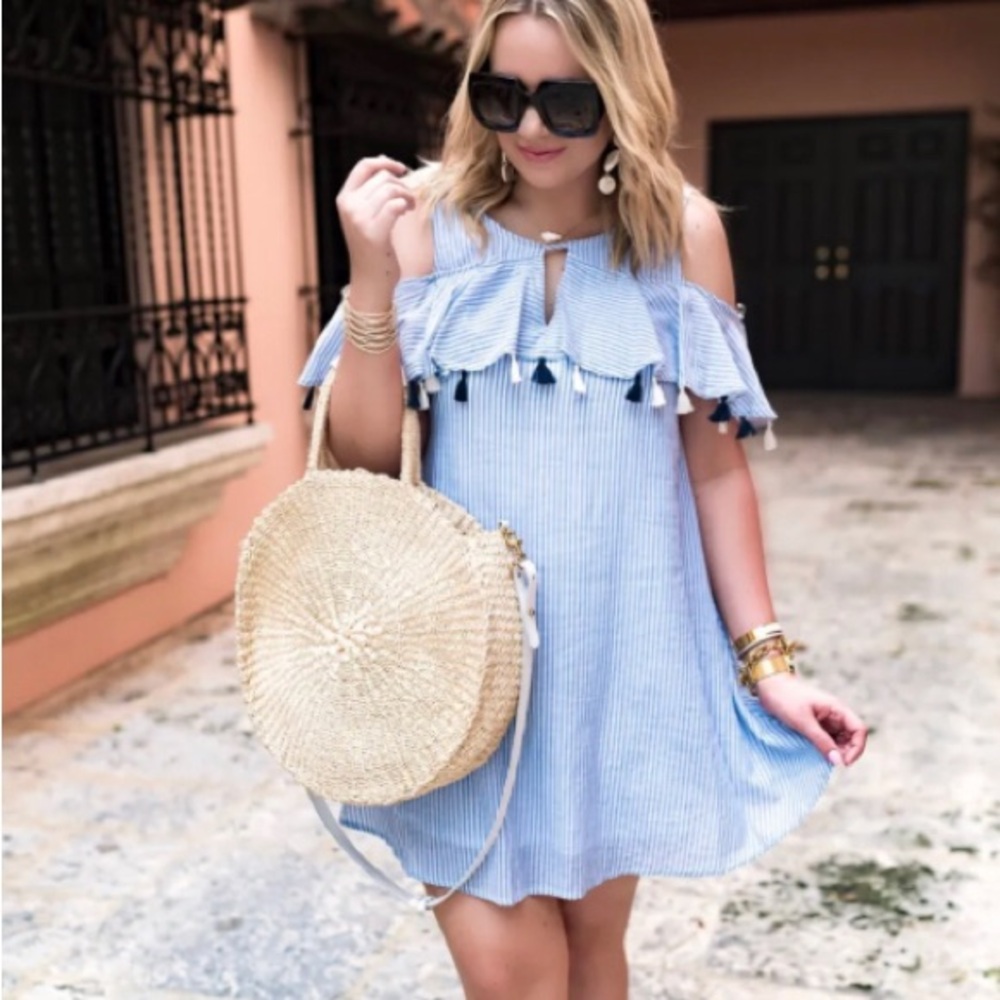 Design Lab Sz M Lord & Taylor Light Blue Off-Shoulder Dress.